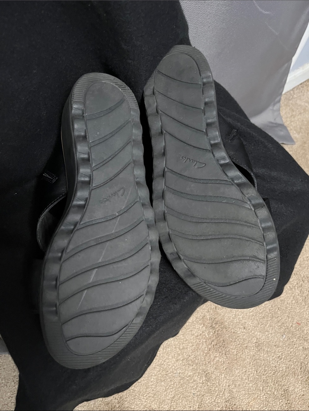 Clarks Black Crossover Slide Sandals with Tan Footbed - Picture 4 of 5